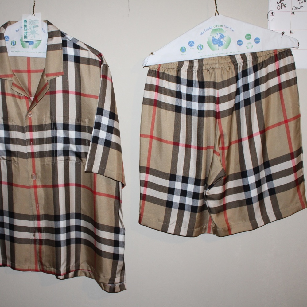 2022 Burberry Spring Collection Dress shirt and shorts set